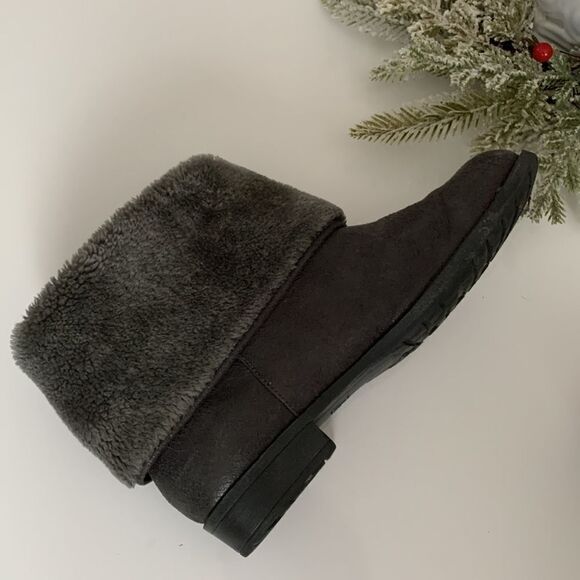 GH Bass & Co Women’s Alexis Gray Ankle Boots Faux Fur Slip On Size 10 - Picture 7 of 11
